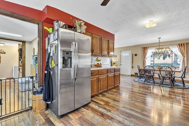 6437 Tuscarawas Rd, Ohioville, PA 15059