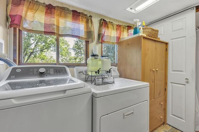 6437 Tuscarawas Rd, Ohioville, PA 15059