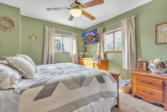 6437 Tuscarawas Rd, Ohioville, PA 15059