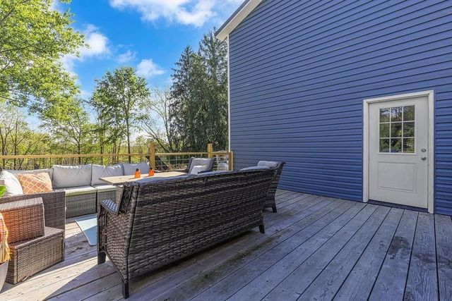 6437 Tuscarawas Rd, Ohioville, PA 15059
