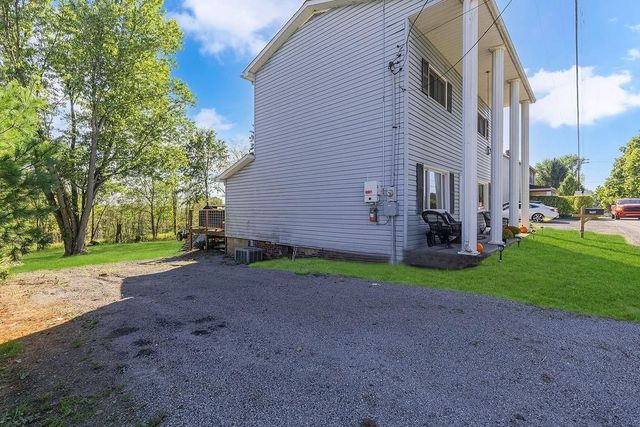 6437 Tuscarawas Rd, Ohioville, PA 15059