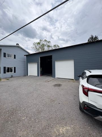 6437 Tuscarawas Rd, Ohioville, PA 15059