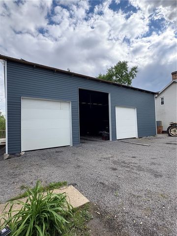 6437 Tuscarawas Rd, Ohioville, PA 15059