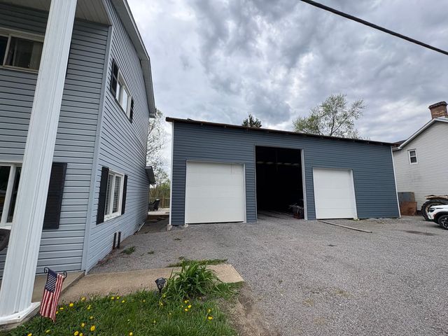 6437 Tuscarawas Rd, Ohioville, PA 15059