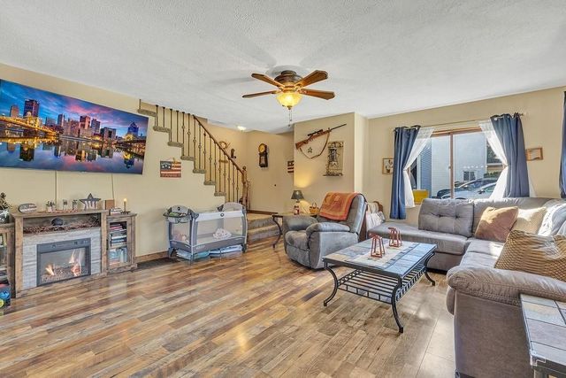 6437 Tuscarawas Rd, Ohioville, PA 15059