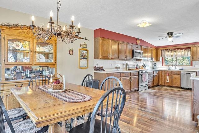 6437 Tuscarawas Rd, Ohioville, PA 15059