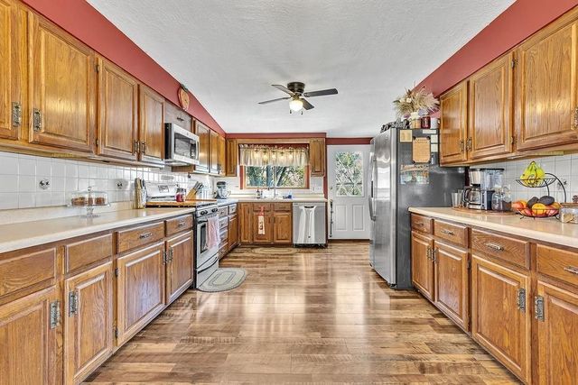 6437 Tuscarawas Rd, Ohioville, PA 15059