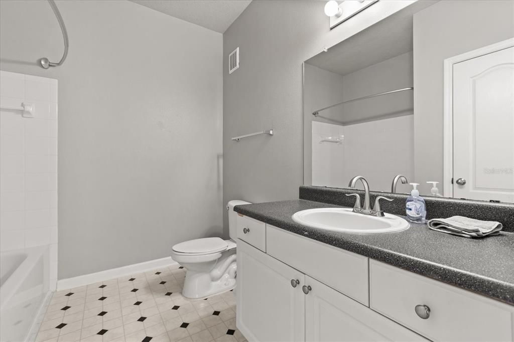 Image 14 of property listing at 8842 VILLA VIEW CIRCLE 207, Orlando, FL 32821