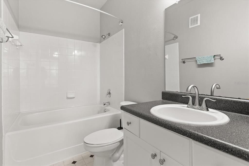 Image 17 of property listing at 8842 VILLA VIEW CIRCLE 207, Orlando, FL 32821