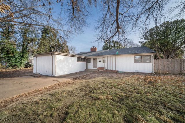 2314 S Crestway St, Wichita, KS 67218