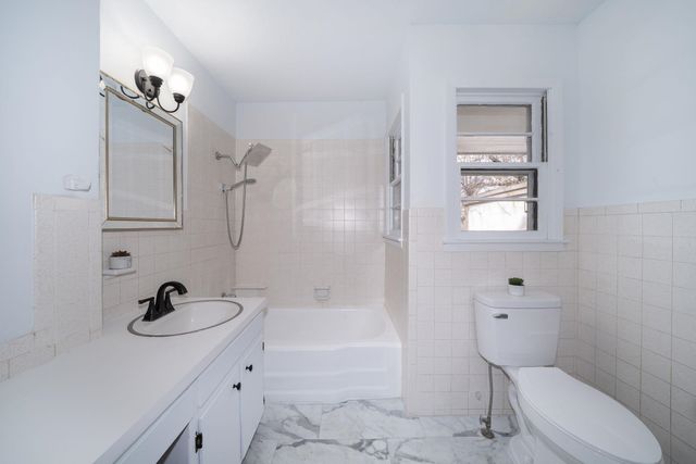 2314 S Crestway St, Wichita, KS 67218