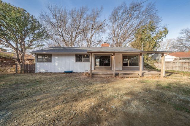 2314 S Crestway St, Wichita, KS 67218