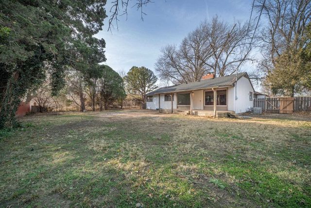 2314 S Crestway St, Wichita, KS 67218