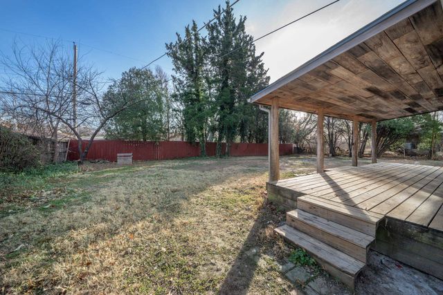 2314 S Crestway St, Wichita, KS 67218