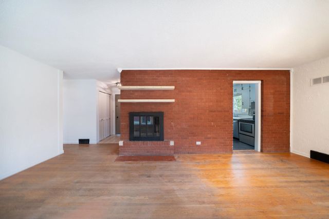 2314 S Crestway St, Wichita, KS 67218