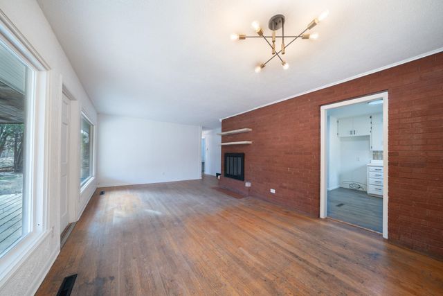 2314 S Crestway St, Wichita, KS 67218