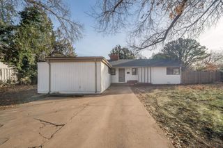 2314 S Crestway St, Wichita, KS 67218