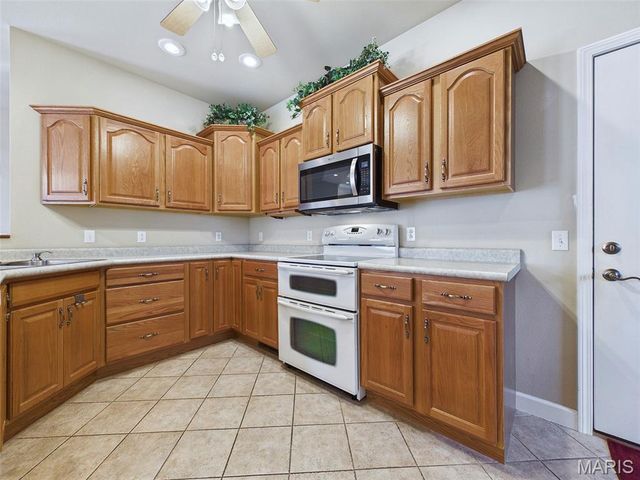 26 Woodcrest Drive, Bethalto, IL 62010