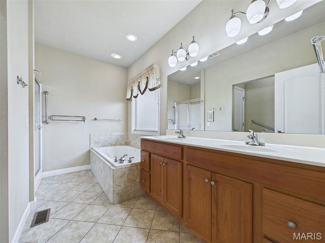 26 Woodcrest Drive, Bethalto, IL 62010