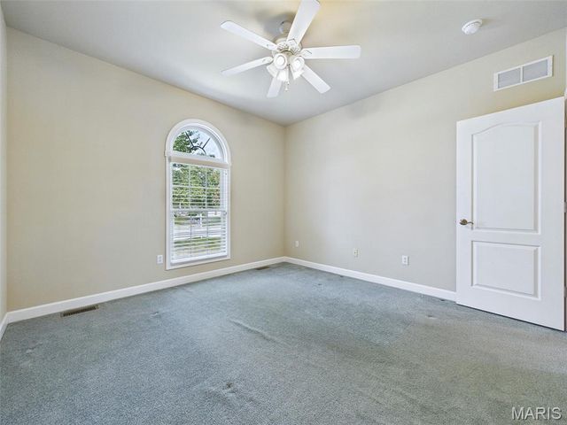 26 Woodcrest Drive, Bethalto, IL 62010