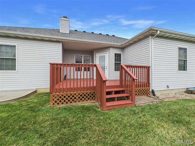 26 Woodcrest Drive, Bethalto, IL 62010