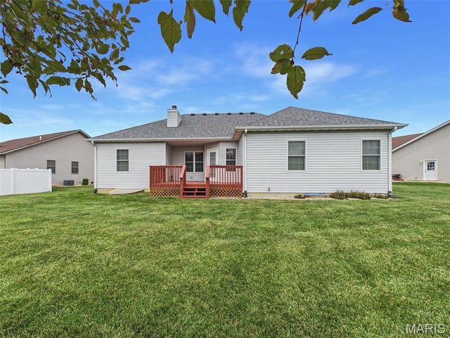 26 Woodcrest Drive, Bethalto, IL 62010
