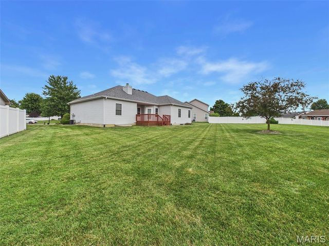 26 Woodcrest Drive, Bethalto, IL 62010