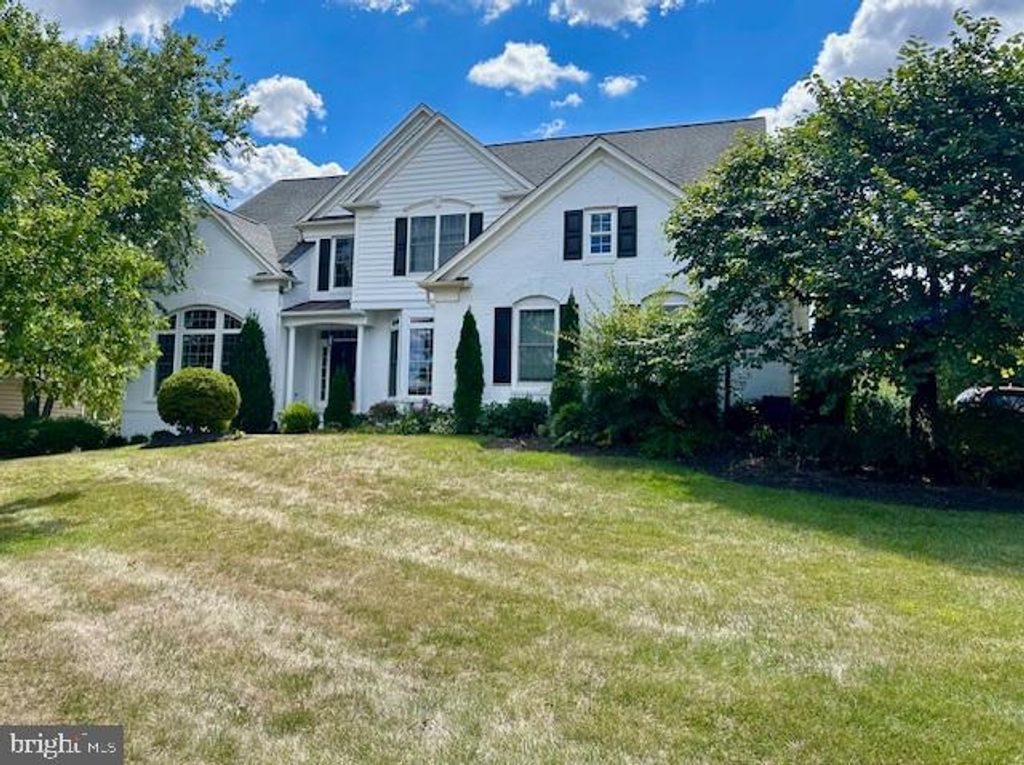 43769 CHURCHILL GLEN DR, Chantilly, VA 20152