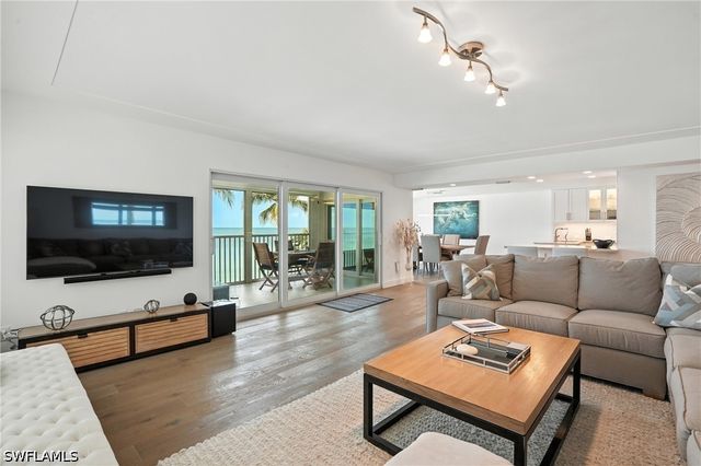 9517 Gulf Shore DR 401, Naples, FL 34108