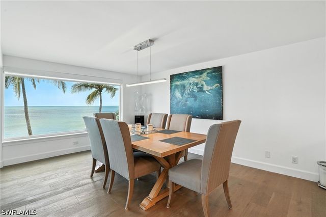 9517 Gulf Shore DR 401, Naples, FL 34108