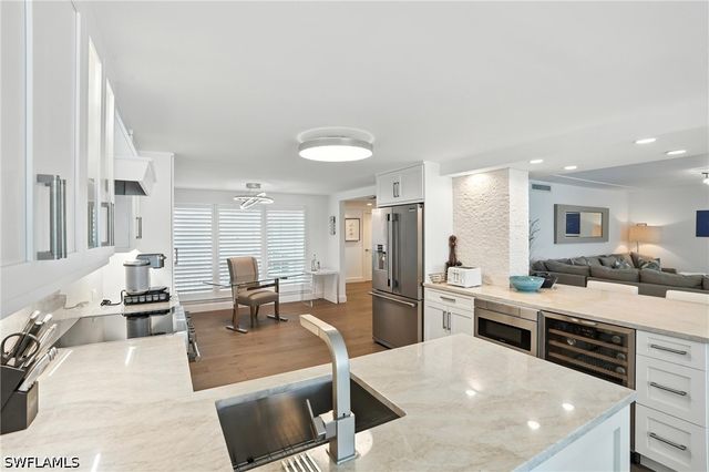 9517 Gulf Shore DR 401, Naples, FL 34108