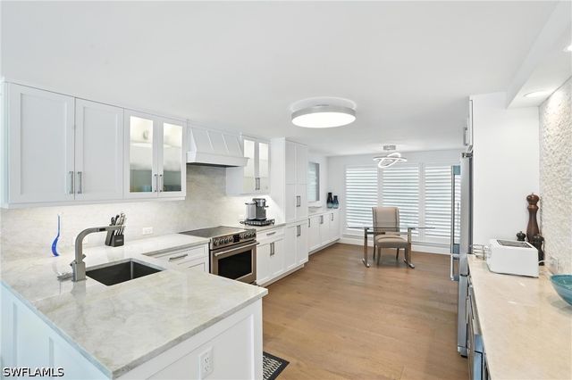 9517 Gulf Shore DR 401, Naples, FL 34108