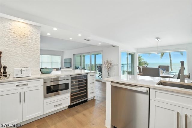 9517 Gulf Shore DR 401, Naples, FL 34108