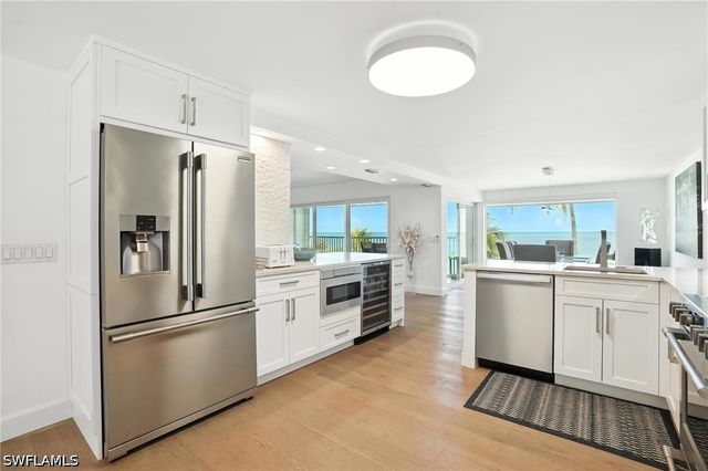 9517 Gulf Shore DR 401, Naples, FL 34108
