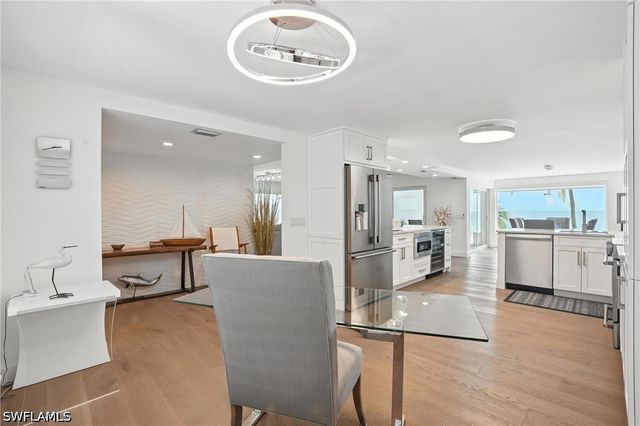9517 Gulf Shore DR 401, Naples, FL 34108