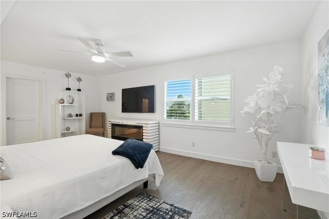 9517 Gulf Shore DR 401, Naples, FL 34108