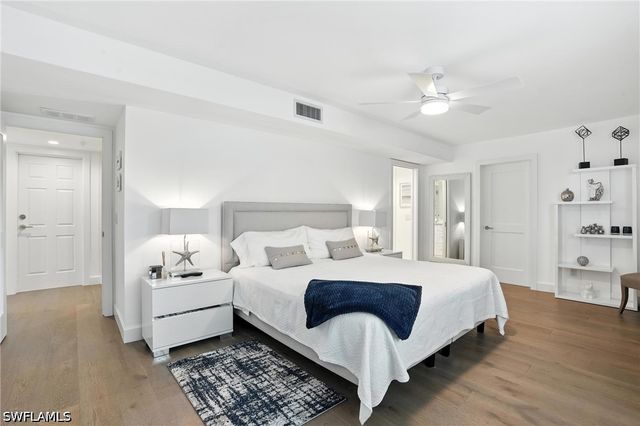 9517 Gulf Shore DR 401, Naples, FL 34108