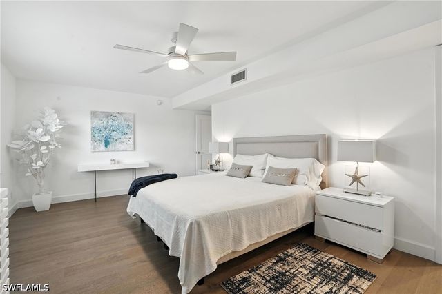 9517 Gulf Shore DR 401, Naples, FL 34108