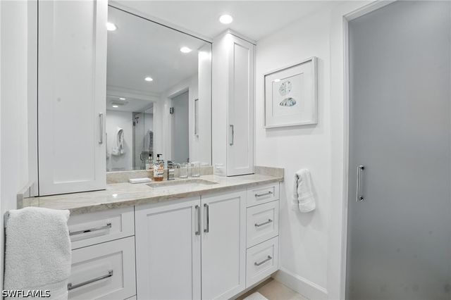 9517 Gulf Shore DR 401, Naples, FL 34108