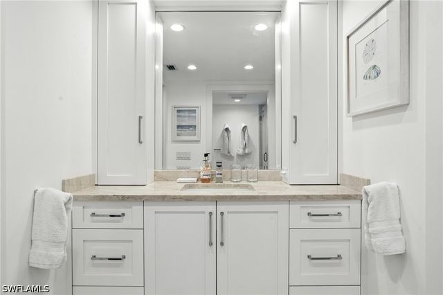9517 Gulf Shore DR 401, Naples, FL 34108
