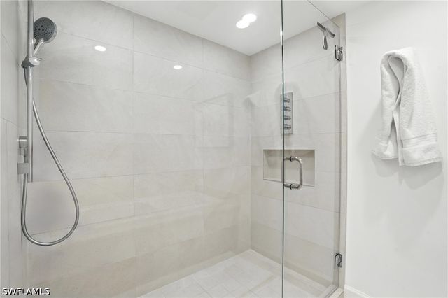 9517 Gulf Shore DR 401, Naples, FL 34108