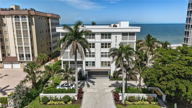 9517 Gulf Shore DR 401, Naples, FL 34108