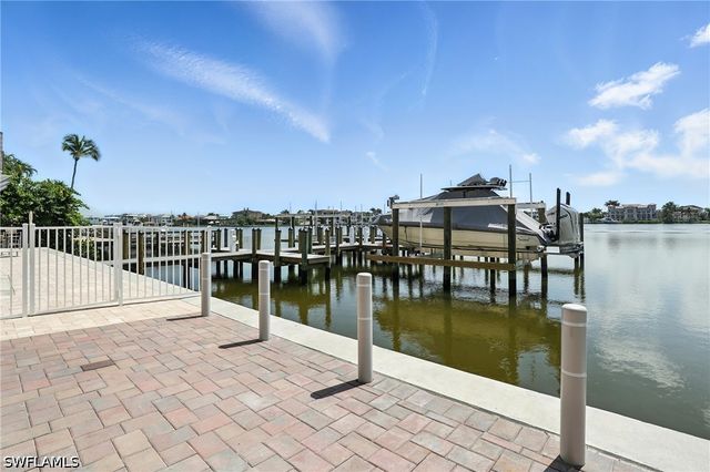 9517 Gulf Shore DR 401, Naples, FL 34108