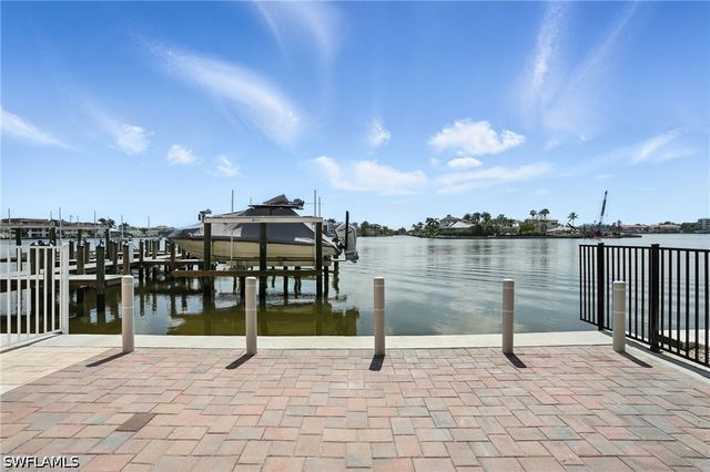 9517 Gulf Shore DR 401, Naples, FL 34108