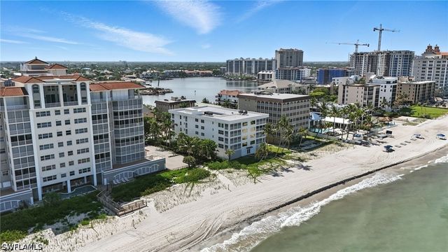 9517 Gulf Shore DR 401, Naples, FL 34108