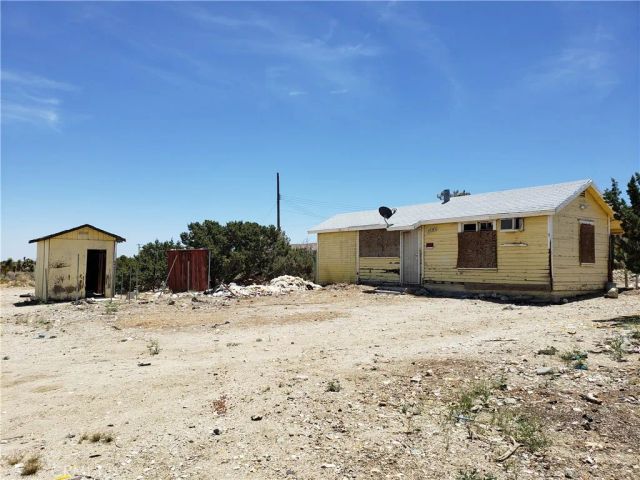 20649 E Avenue Y, Llano, CA 93544