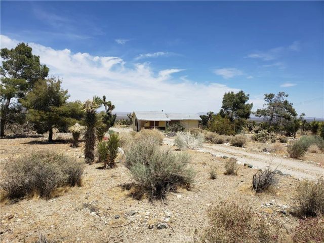 20649 E Avenue Y, Llano, CA 93544