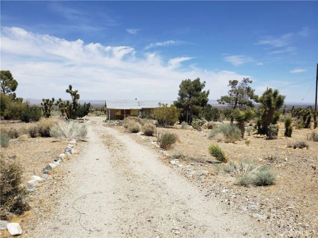 20649 E Avenue Y, Llano, CA 93544