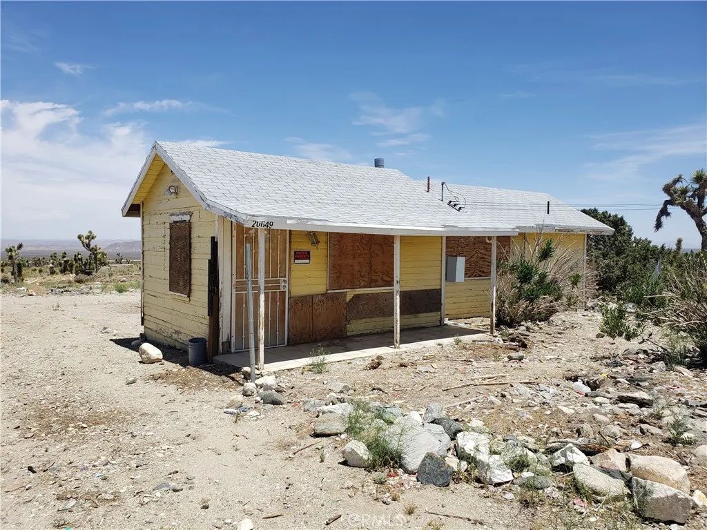 20649 E Avenue Y, Llano, CA 93544