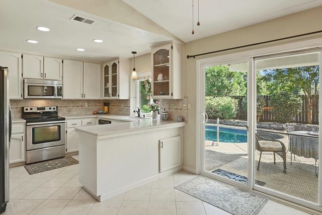 430 Flower Dr, Folsom, CA 95630